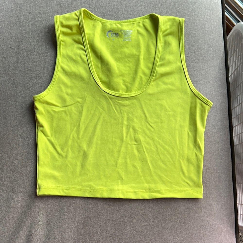 Zyia med Chartreuse crop top